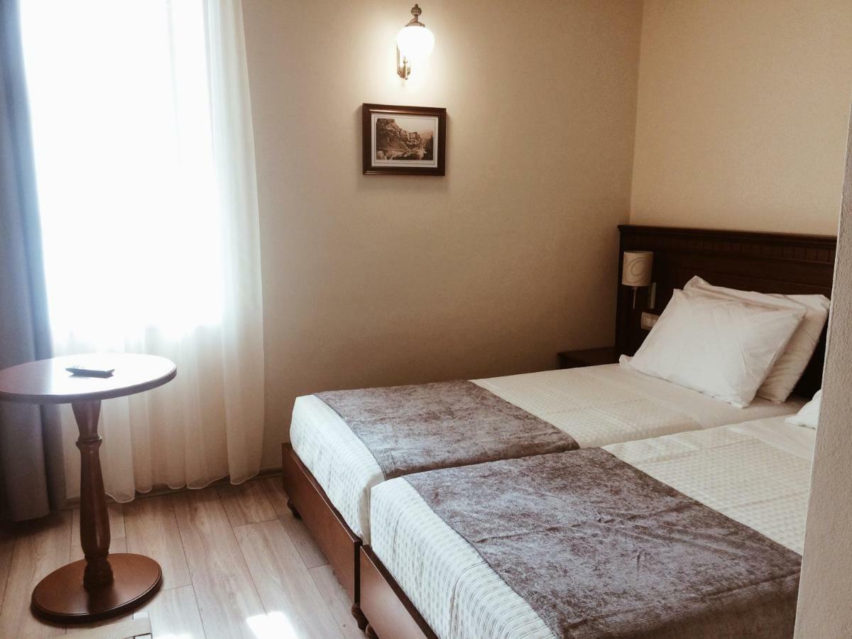 Hotel Argjiro Gjirokaster Ngoại thất bức ảnh