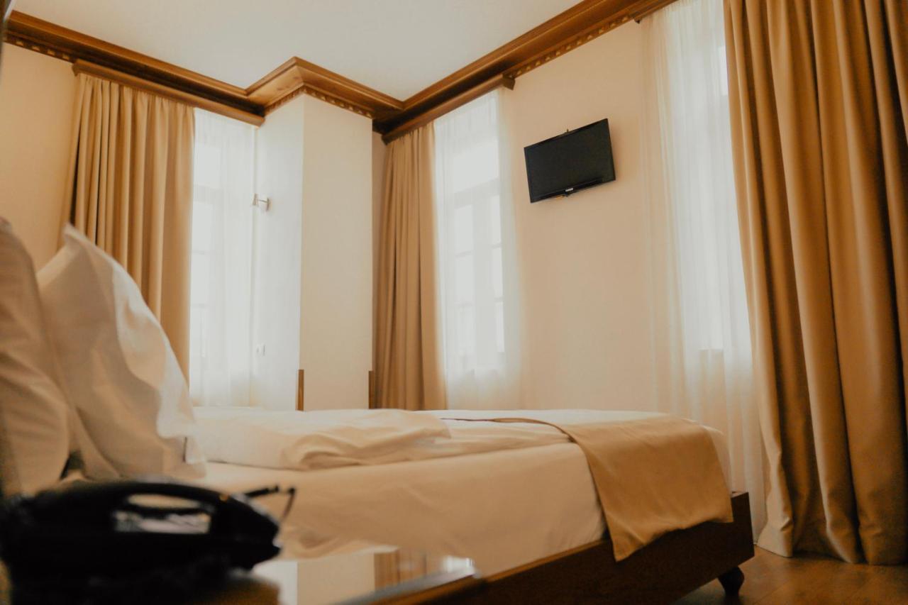Hotel Argjiro Gjirokaster Ngoại thất bức ảnh