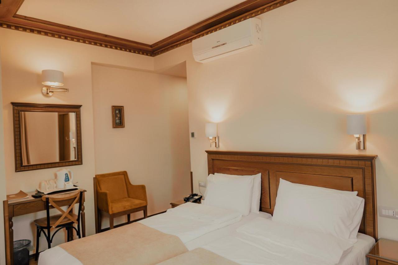 Hotel Argjiro Gjirokaster Ngoại thất bức ảnh